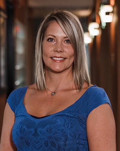 Lisa is a dental assistant at Dental Associates Orland Park